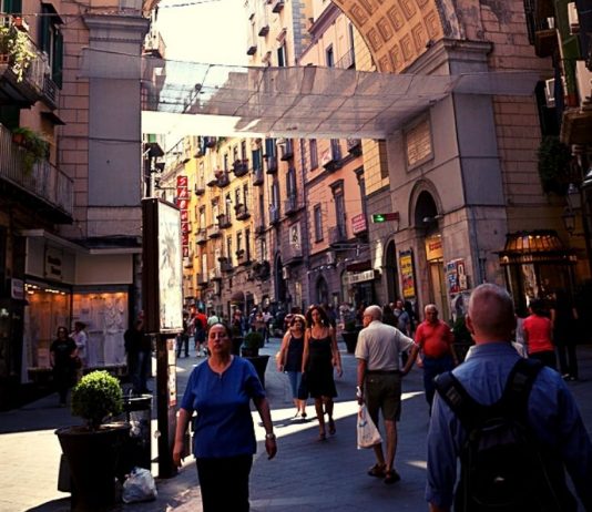 Shopping a Napoli: la nostra guida sul lusso in città chiaia napoli