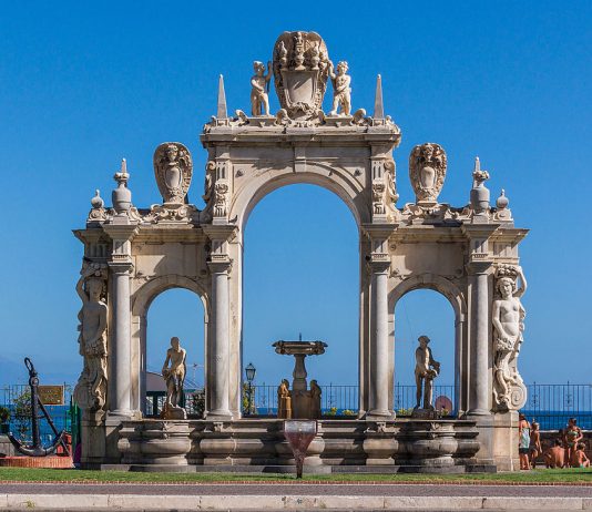 Monumenti a Napoli: i più belli ed imperdibili fontana del gigante napoli