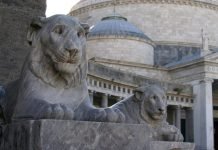 Maggio dei Monumenti a Napoli: cos’è e curiosità piazza plebiscito napoli